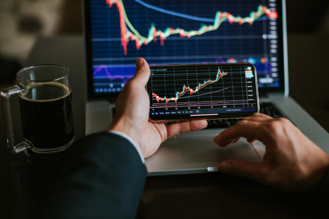COME GUADAGNARE ONLINE CON IL SOCIAL TRADING