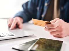 L’ECONOMIA DEGLI EMIRATI ARABI CRESCE CON I DEPOSITI BANCARI
