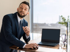 CARATTERISTICHE DELL’IMPRENDITORE DIGITALE: LA COMUNICAZIONE businessman comunicazione