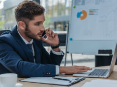 CARATTERISTICHE DELL’IMPRENDITORE DIGITALE: L’ATTENZIONE Attenzione businessman
