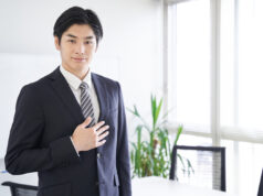 CARATTERISTICHE DELL’IMPRENDITORE DIGITALE: CURARE LA SALUTE Businessman salute