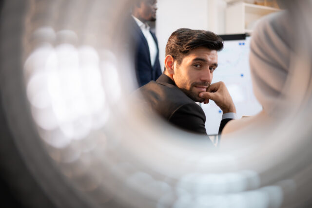 CARATTERISTICHE DELL'IMPRENDITORE DIGITALE: LO SGUARDO CONVINCENTE businessman eyes