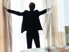 CARATTERISTICHE DELL’IMPRENDITORE DIGITALE: ESSERE MATTINIERO Businessman