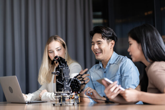 DUBAI: L'HUB DIGITALE CON IL NUOVO CAMPUS IA Tecnologia Dubai