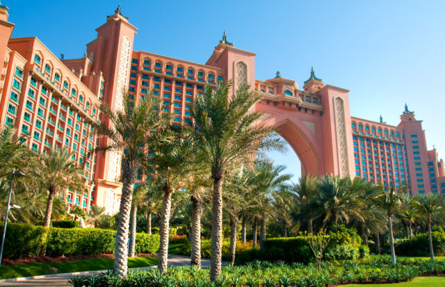HOTEL PIÙ COSTOSO DI DUBAI: 100MILA € A NOTTE TURISMO A DUBAI