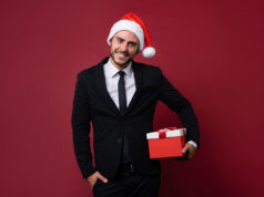 CARATTERISTICHE DELL’IMPRENDITORE DIGITALE: ABBRACCIARE IL MOOD NATALIZIO DIGITAL BUSINESSMAN