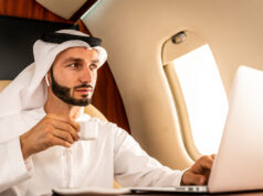 EMIRATES ASSUME ASSISTENTI DI VOLO LAVORARE A DUBAI