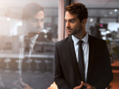 CARATTERISTICHE DELL’IMPRENDITORE DIGITALE: PRENDERE DECISIONI PONDERATE Businessman