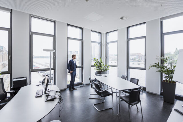 CARATTERISTICHE DELL'IMPRENDITORE DIGITALE: INVESTIRE SULL'UFFICIO Businessman