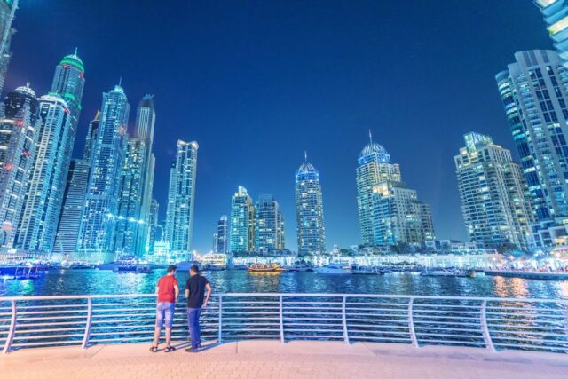Dubai guida il futuro elettrico: investire negli Emirati oggi Dubai guida il futuro elettrico: investire negli Emirati oggi