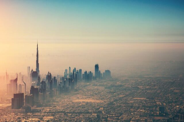 Droni e missili sugli Emirati: cosa sta accadendo a Dubai