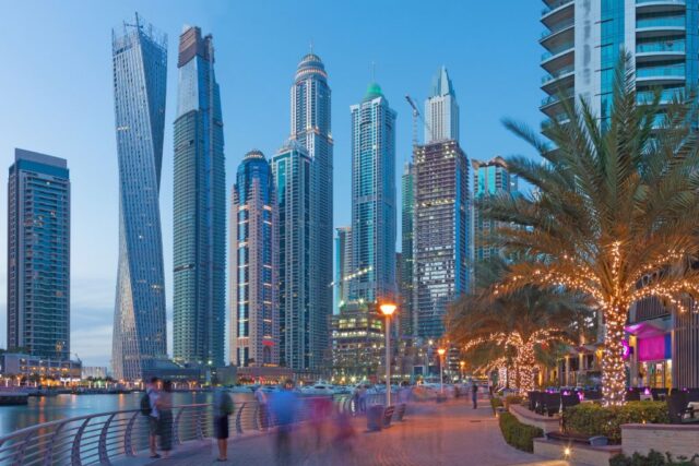 Crosetto a Dubai, affari e investimenti tra politica e industria Crosetto a Dubai, affari e investimenti tra politica e industria